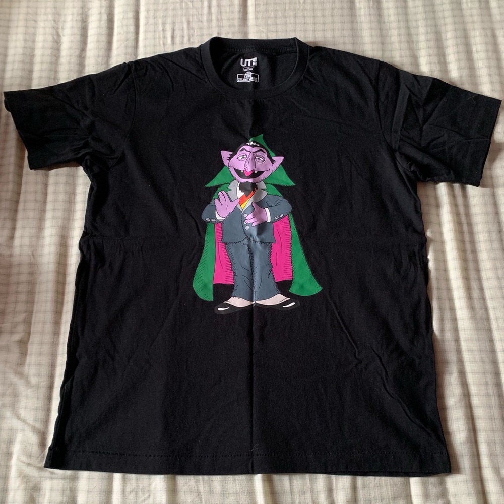 Uniqlo kaws x Sesame Street Shirt